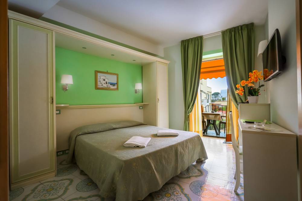 hotel-rivamare-ischia-room-basic