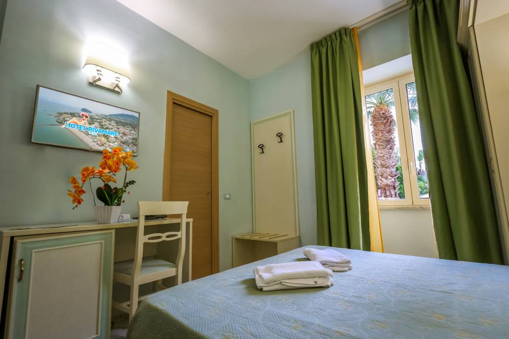 hotel-rivamare-ischia-room-basic